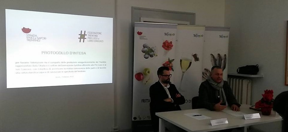 Da sinistra Enrico Faes (presidente della Federazione Pro Loco) e Francesco Antoniolli (presidente Strada del vino)